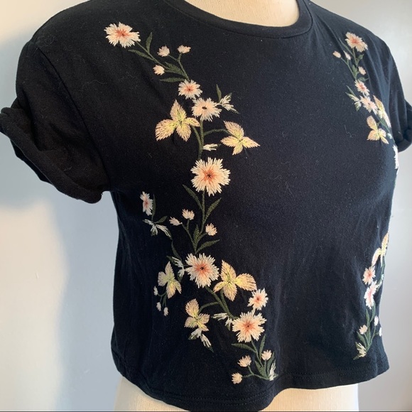 Topshop PETITE Tops - 3/$30 Topshop Crop Top Floral Embroidered T-Shirt